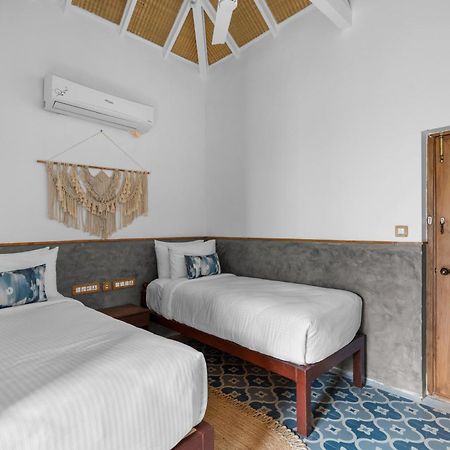 Azora By Ayatana, Goa Hotel Morjim Exterior photo