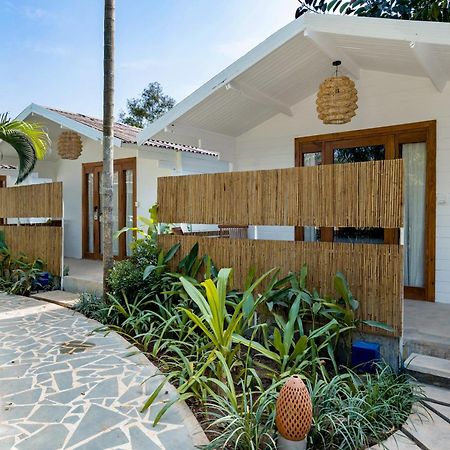 Azora By Ayatana, Goa Hotel Morjim Exterior photo