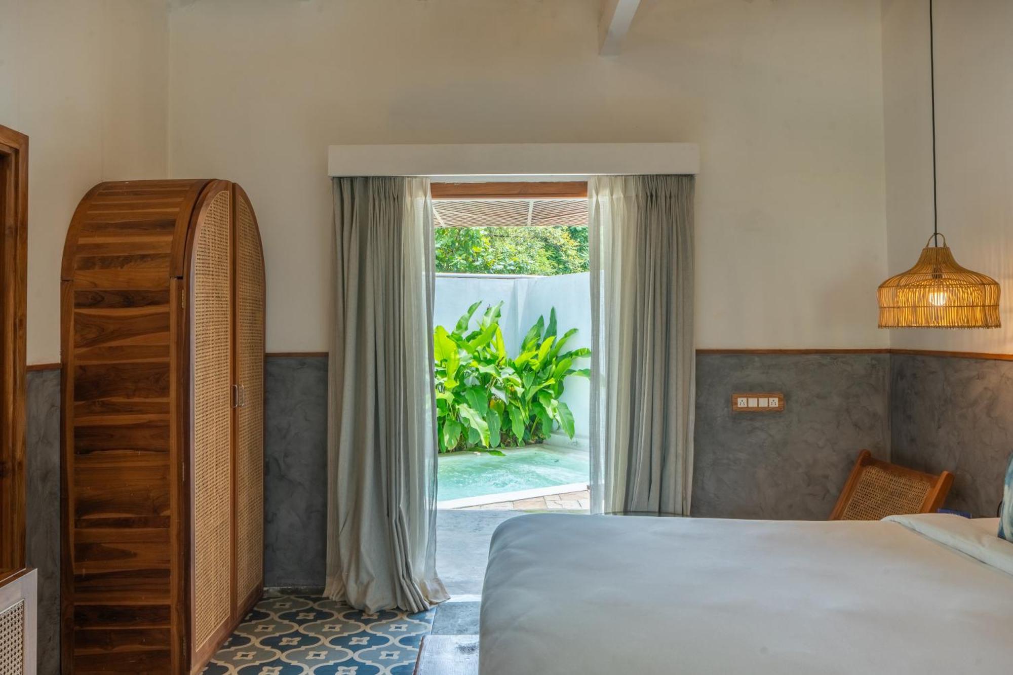 Azora By Ayatana, Goa Hotel Morjim Exterior photo