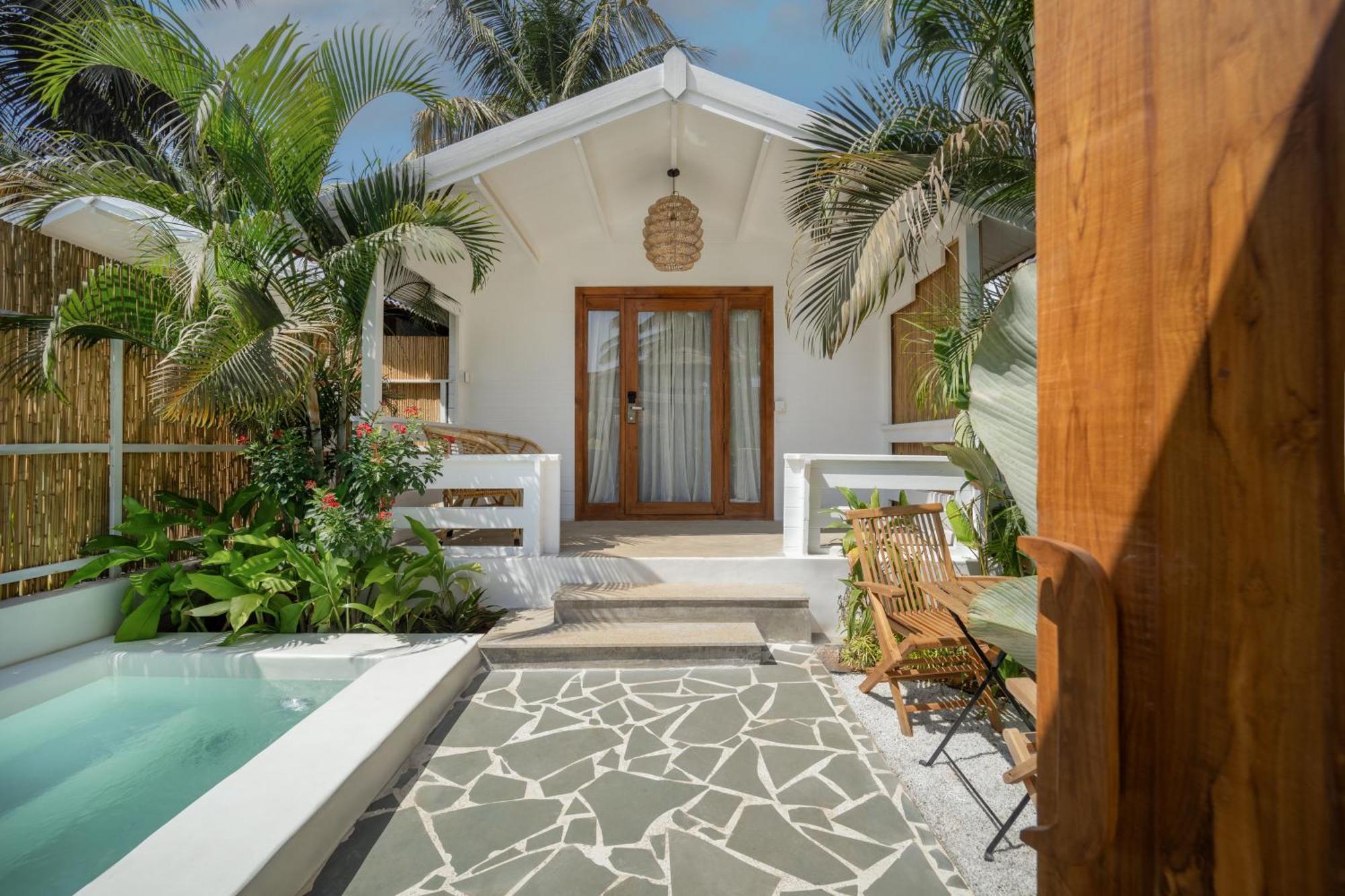 Azora By Ayatana, Goa Hotel Morjim Exterior photo