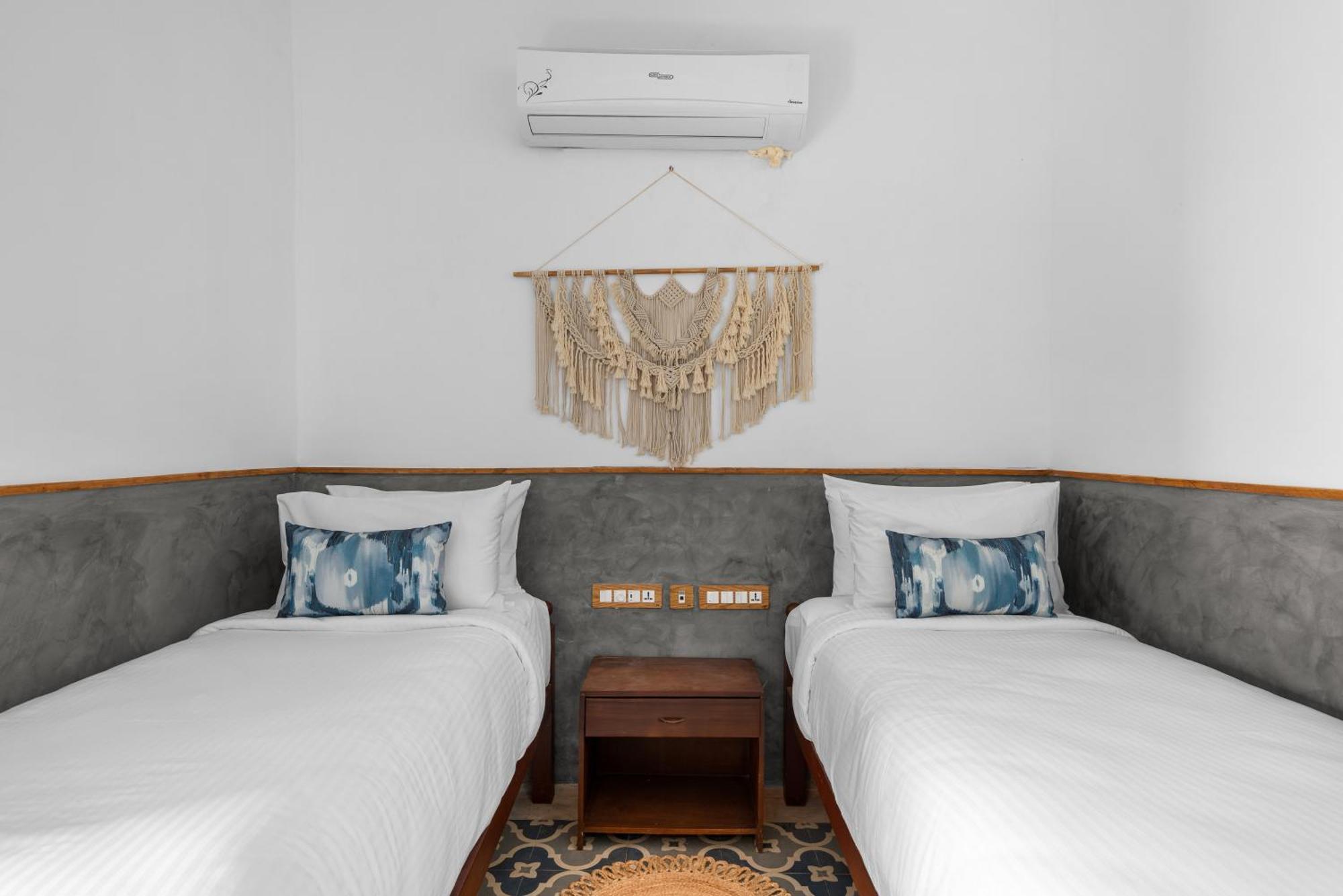 Azora By Ayatana, Goa Hotel Morjim Exterior photo