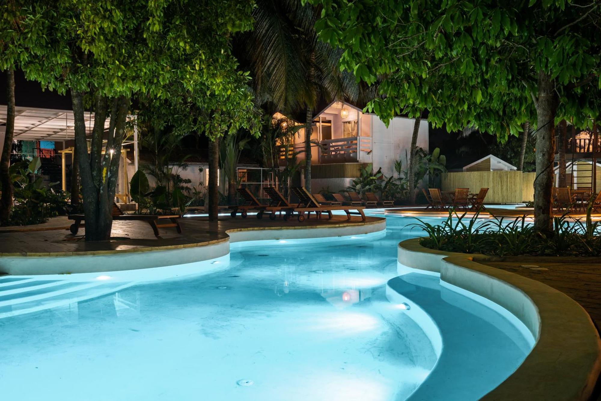 Azora By Ayatana, Goa Hotel Morjim Exterior photo
