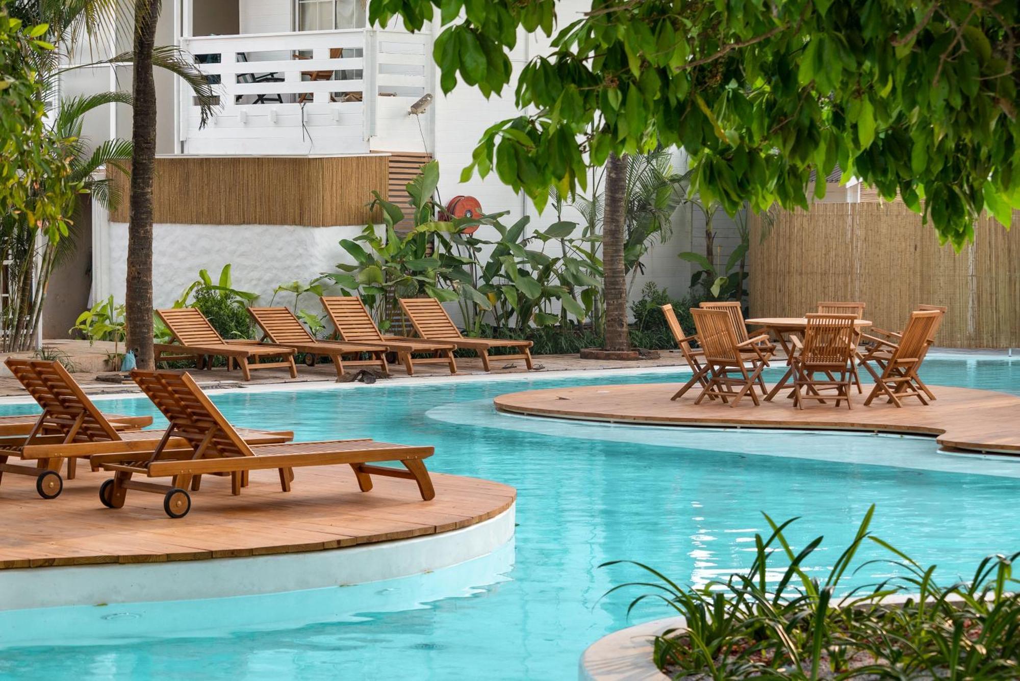 Azora By Ayatana, Goa Hotel Morjim Exterior photo