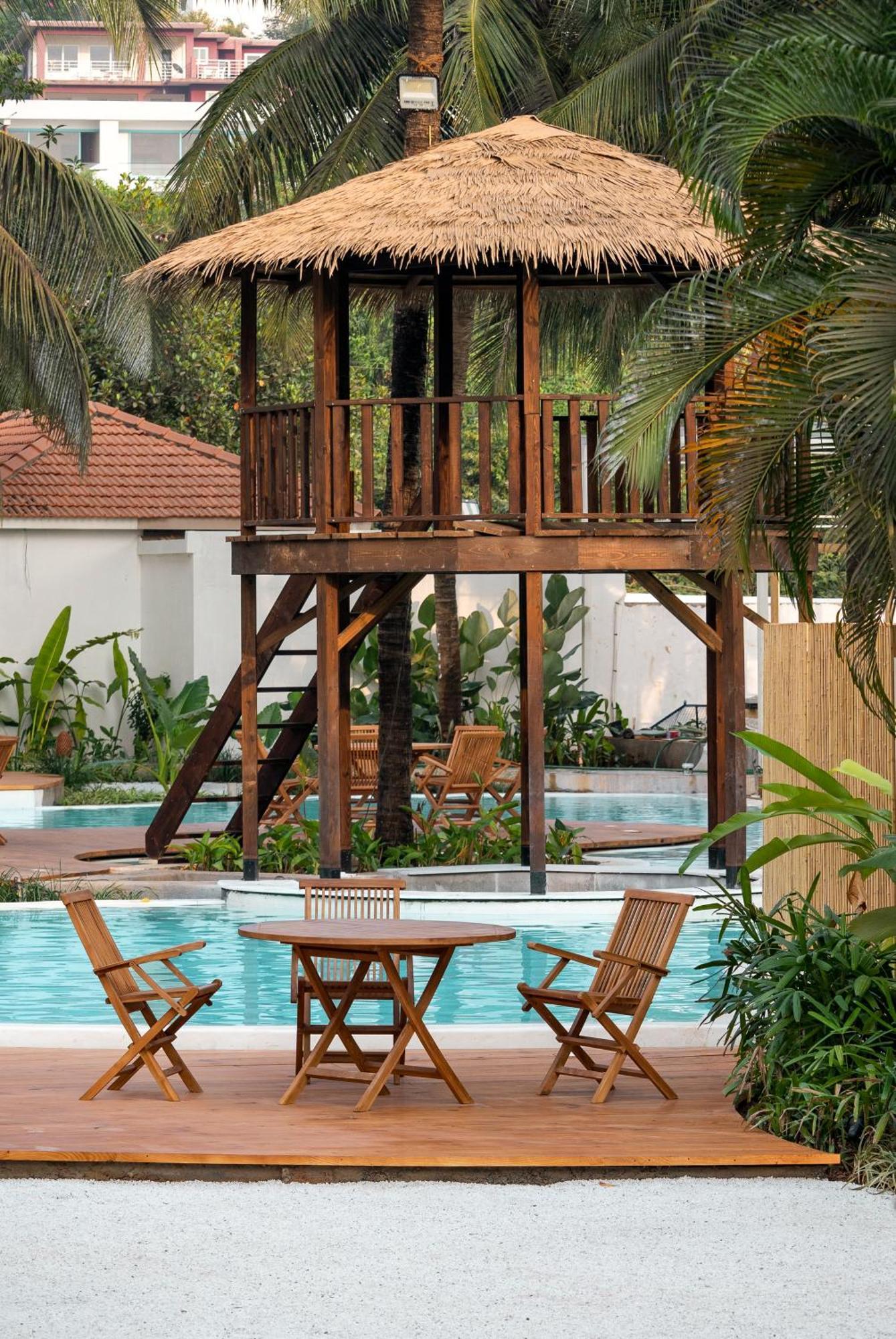 Azora By Ayatana, Goa Hotel Morjim Exterior photo