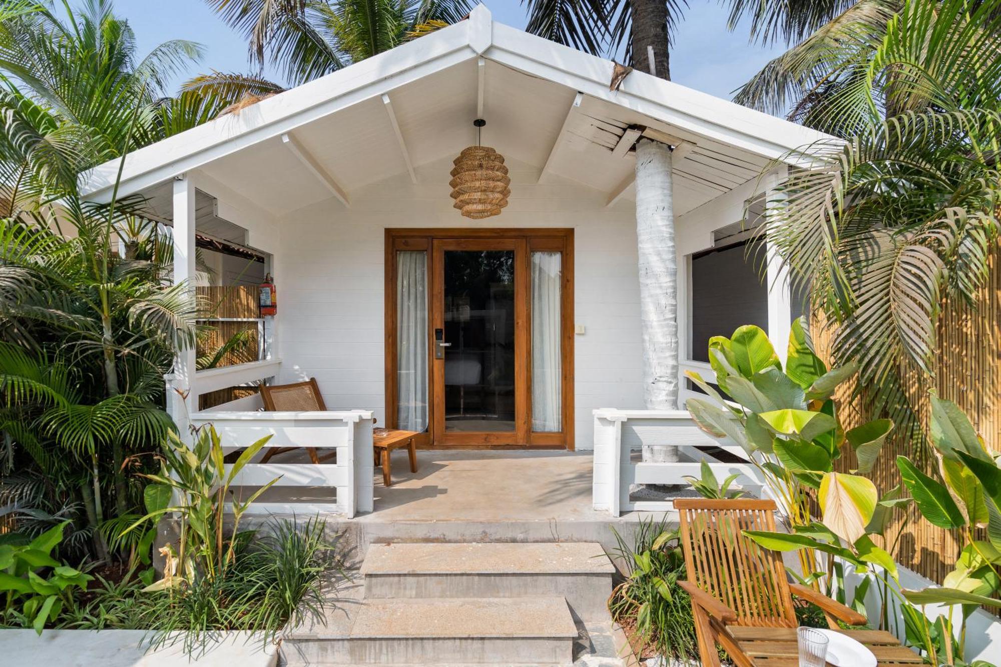 Azora By Ayatana, Goa Hotel Morjim Exterior photo