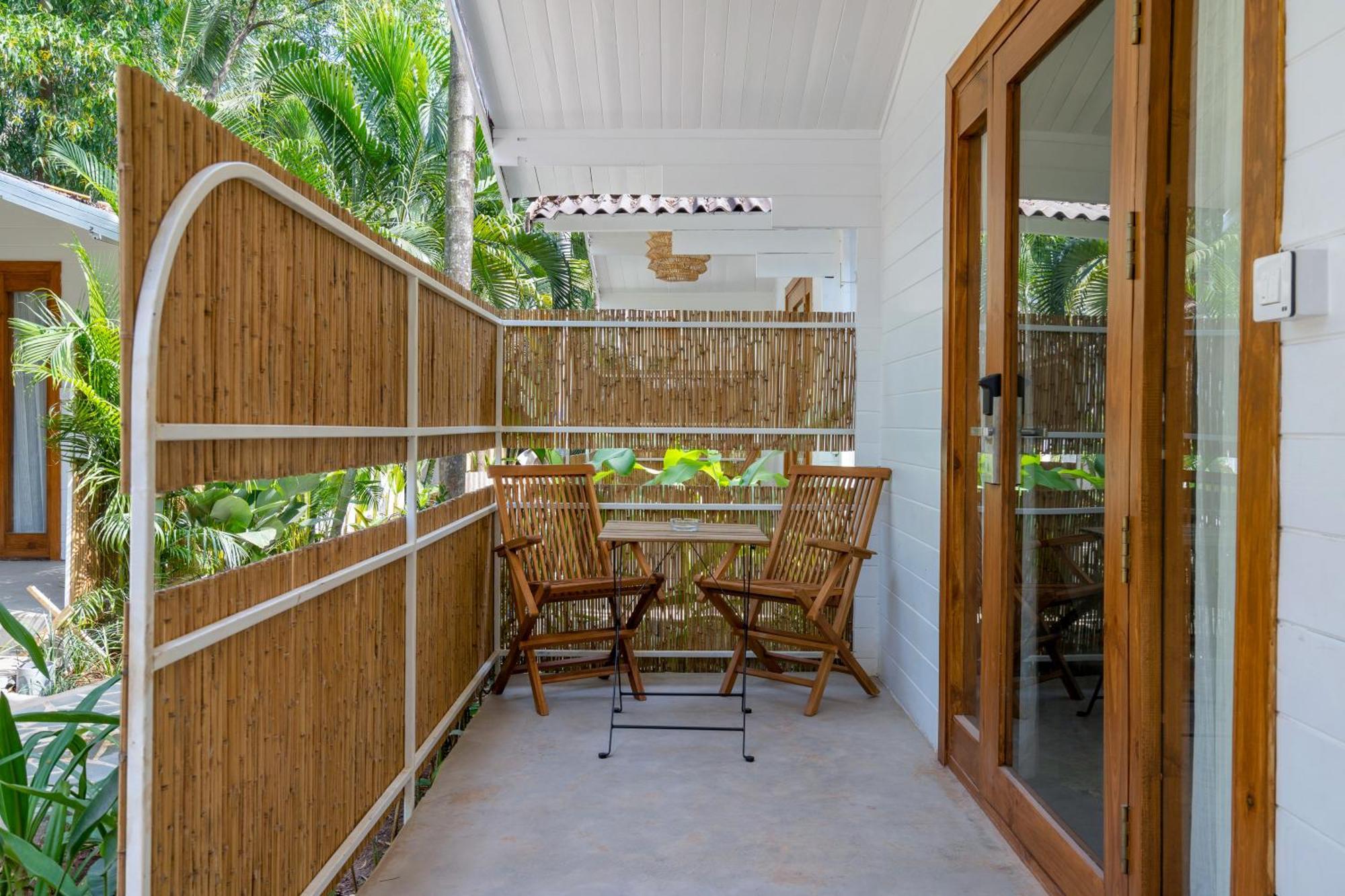 Azora By Ayatana, Goa Hotel Morjim Exterior photo
