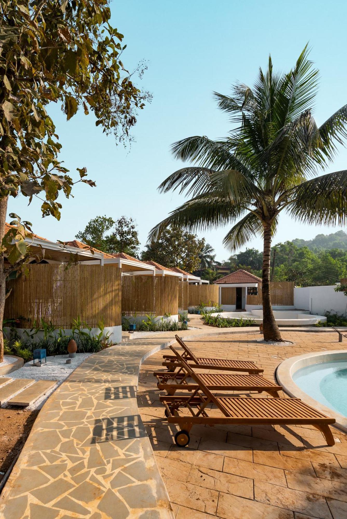 Azora By Ayatana, Goa Hotel Morjim Exterior photo